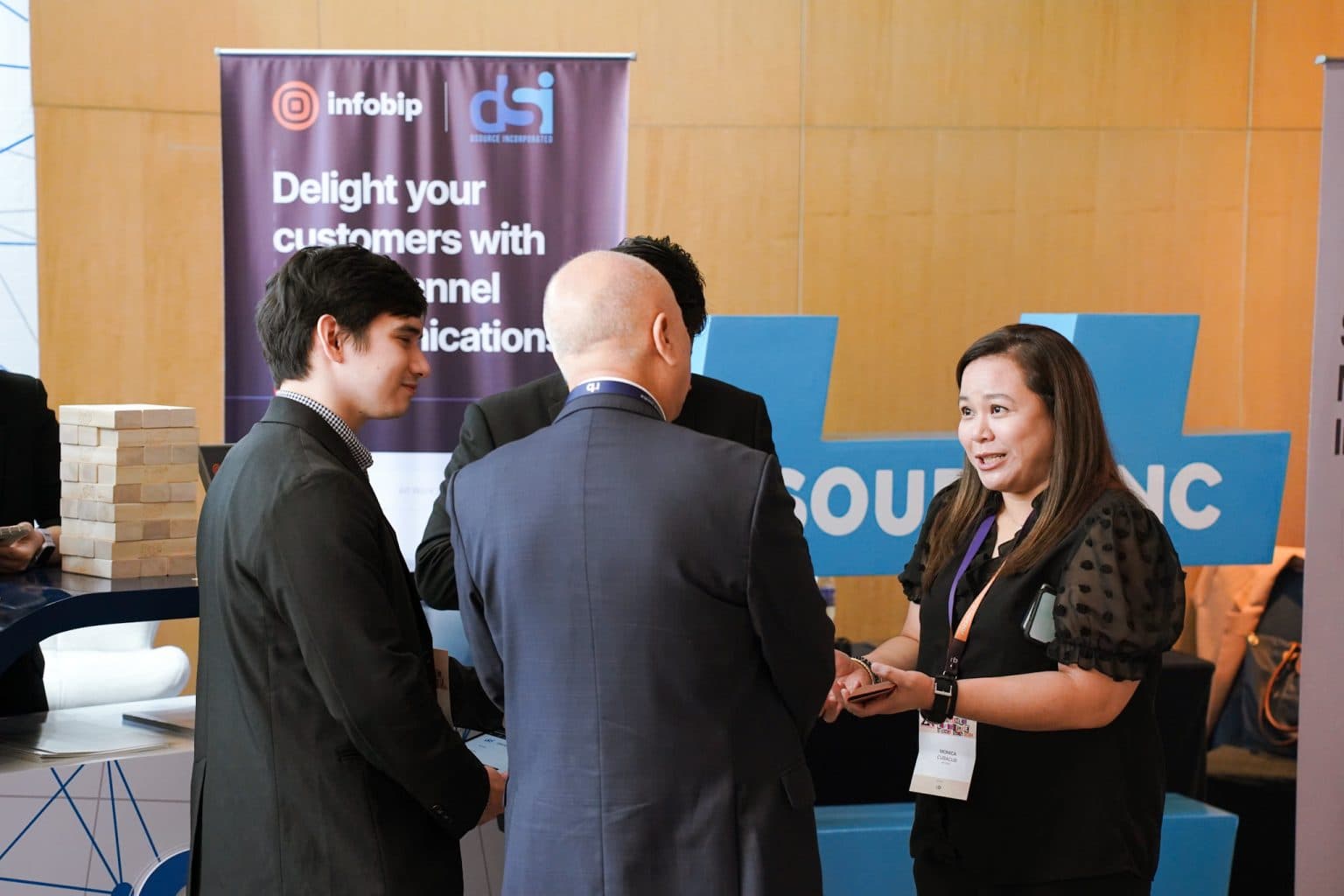 DSource team presenting omnichannel solutions